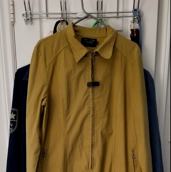 Abayas - Picture 1 of 6